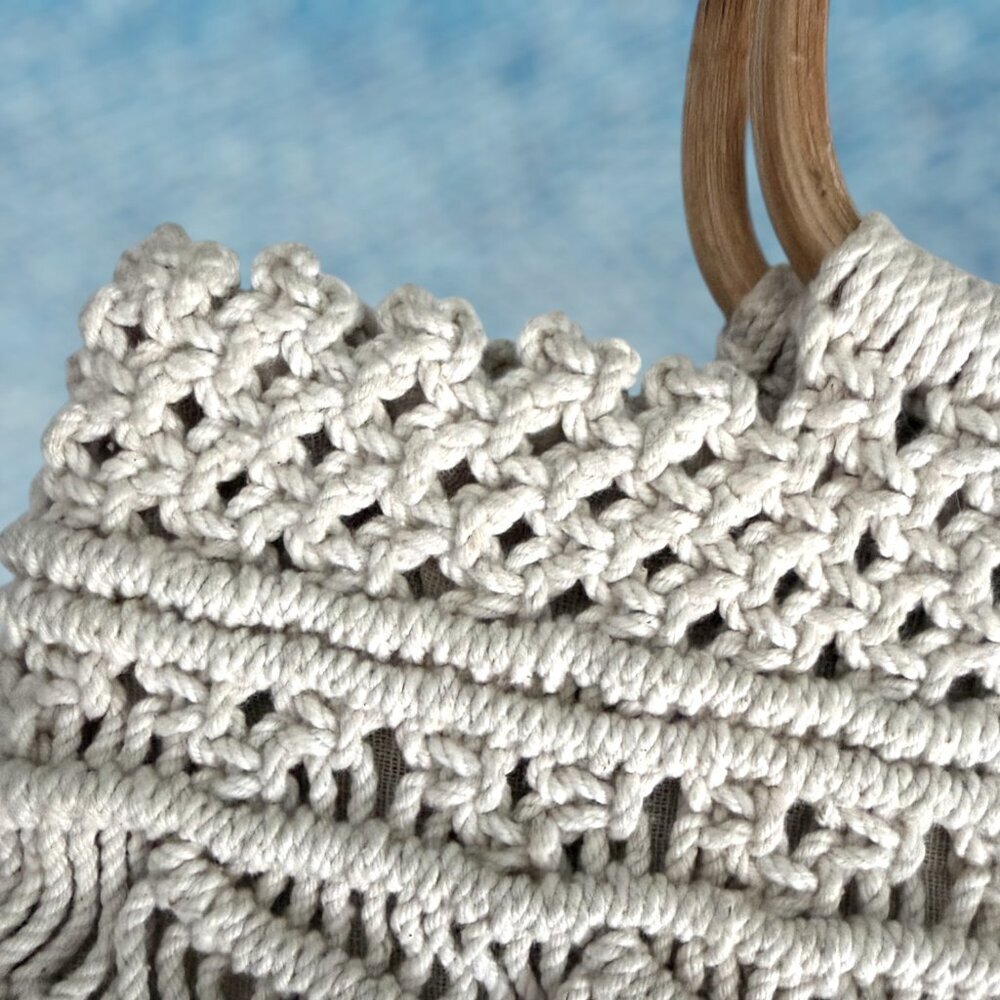 Vintage Style Macrame Handbag Bamboo Handle Boho Coastal Market Bag Neutral - Picture 3 of 3
